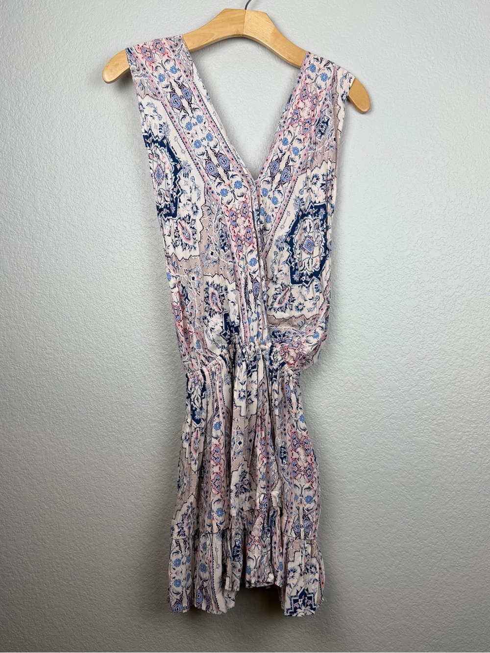 Olivaceous Floral Boho Sleeveless V-Neck Pink Blue Paisley Festival Shirt Size M